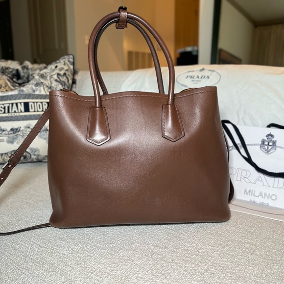 Prada double handle tote bag - Picture 6 of 17